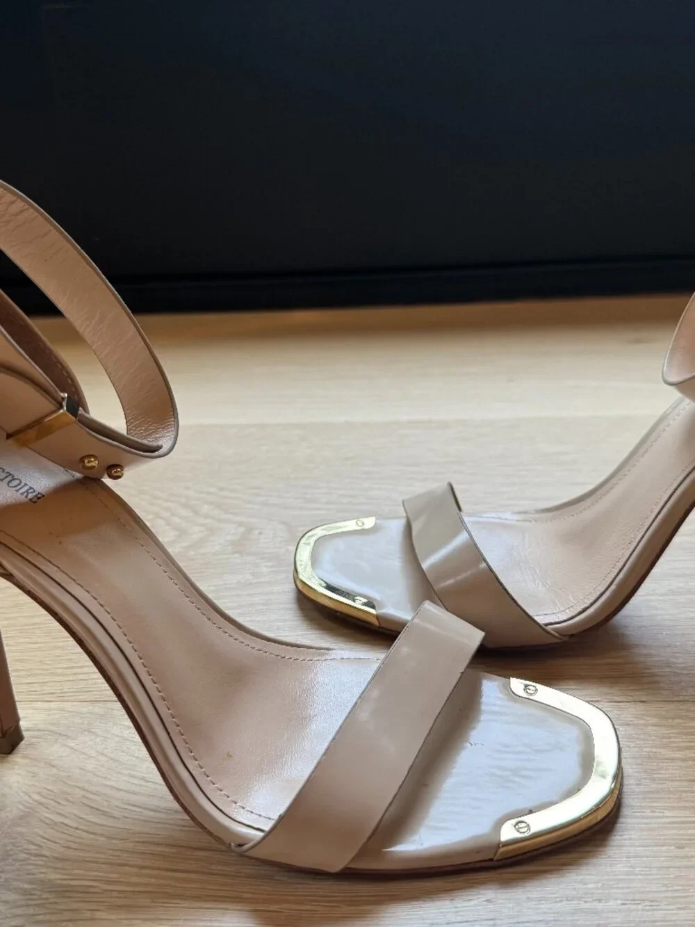 Pour La Victoire Nude Leather Gold Toe Ankle Strap Heels 9.5